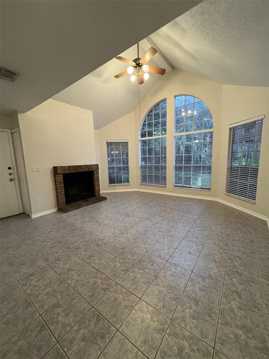 Image 3 of 9 For 605 Youngstown Parkway 39