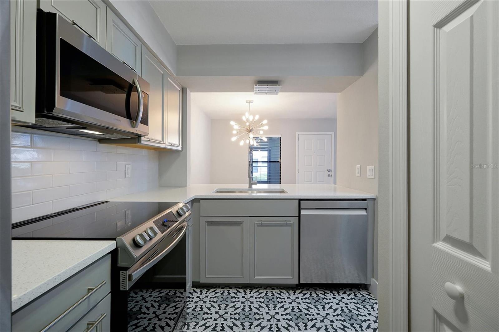 Image 3 of 47 For 3160 Semoran Boulevard 903
