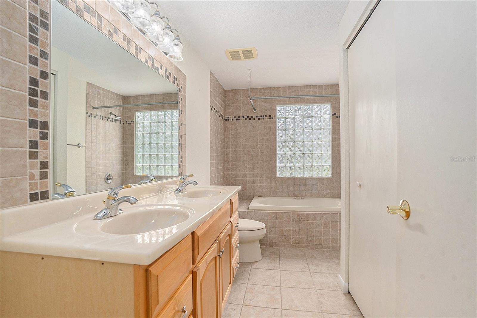 Image 14 of 26 For 2057 Brent Place