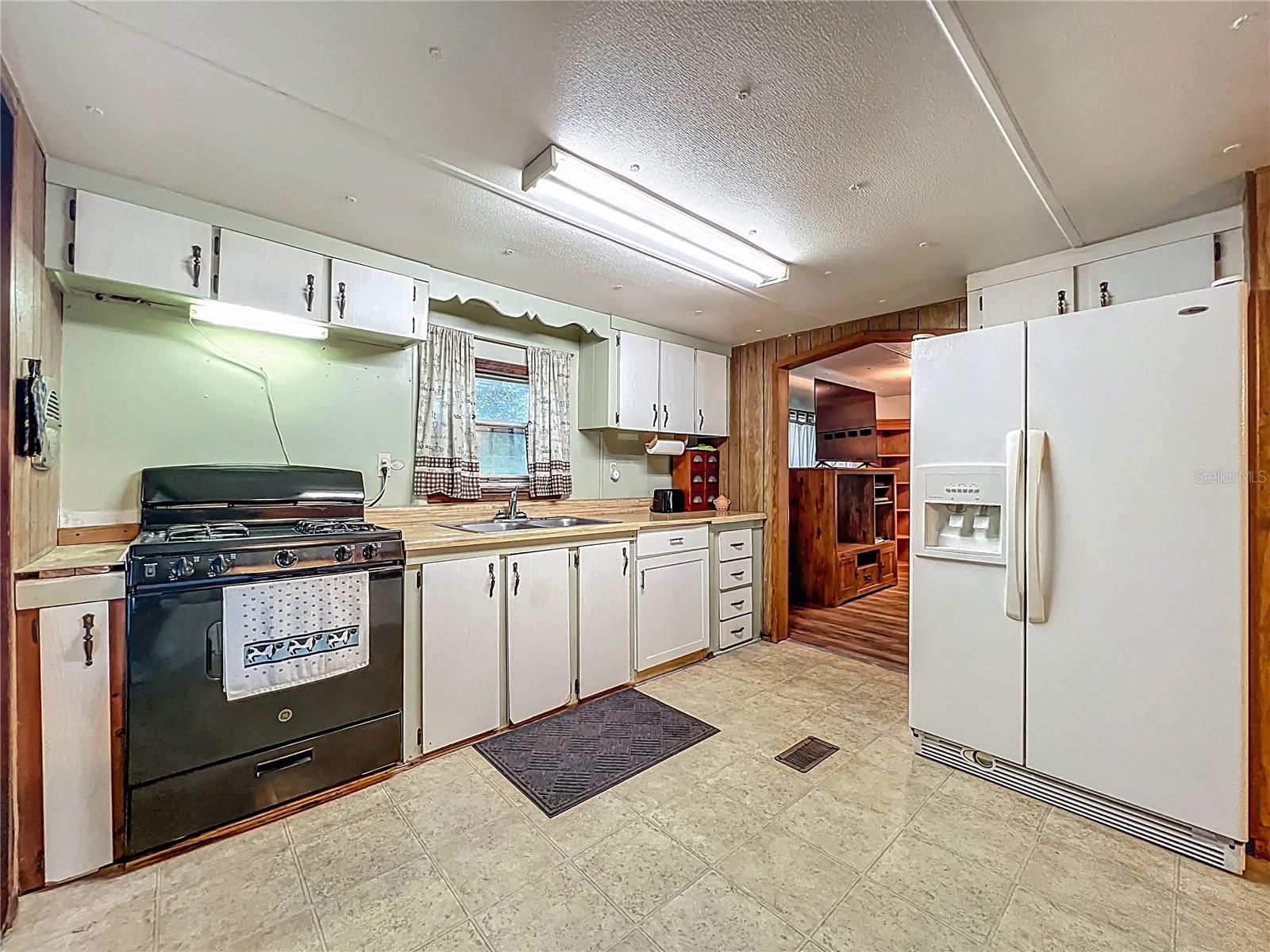 Image 4 of 67 For 827 Grant Bass Road