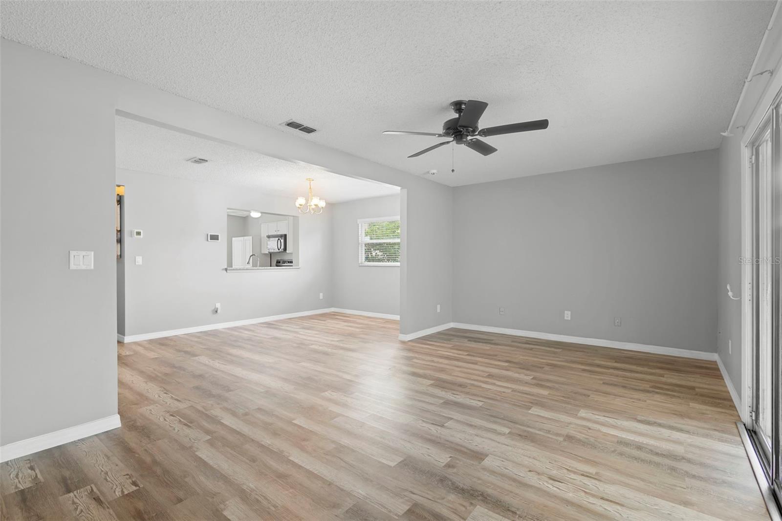 Image 12 of 39 For 426 Green Spring Circle