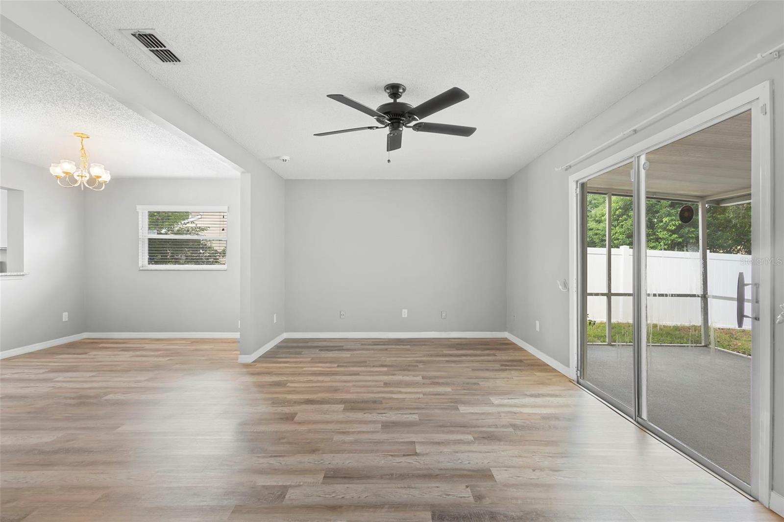 Image 13 of 39 For 426 Green Spring Circle