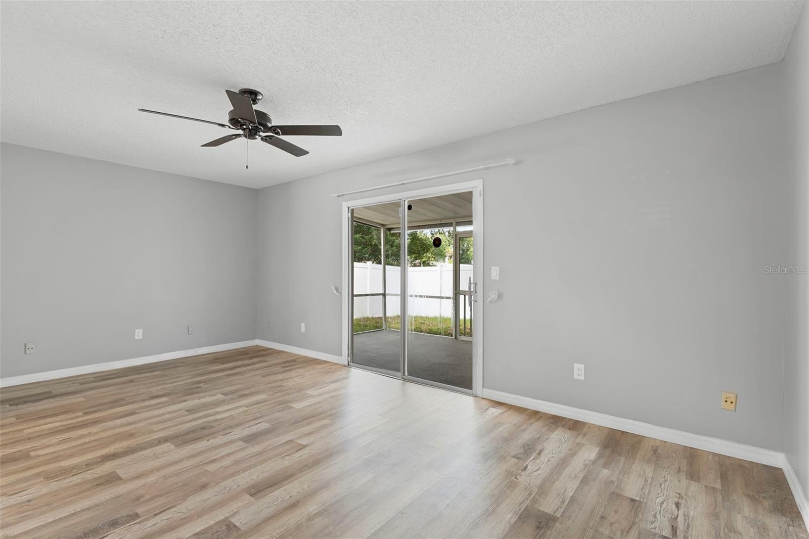Image 15 of 39 For 426 Green Spring Circle