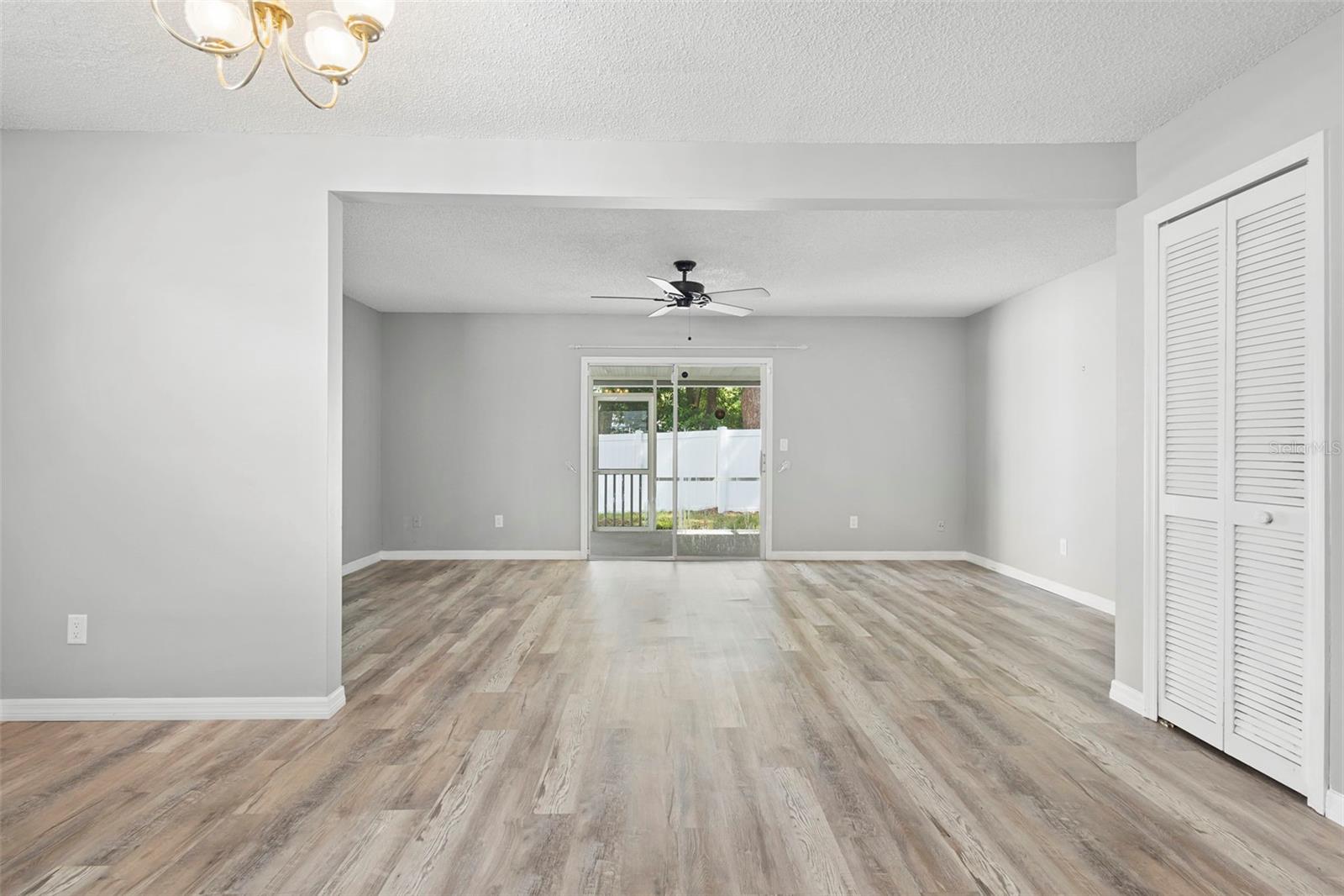 Image 17 of 39 For 426 Green Spring Circle