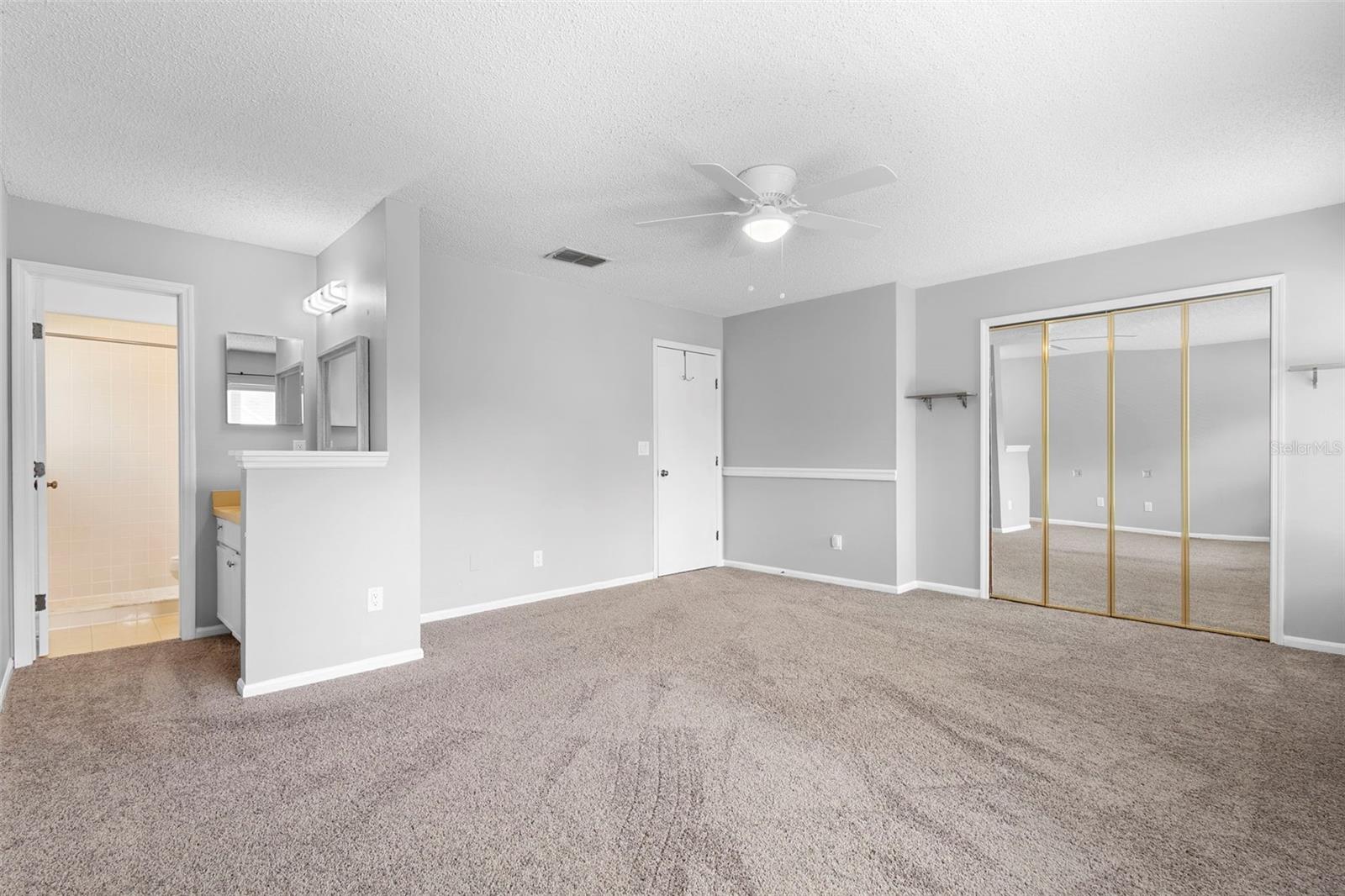 Image 20 of 39 For 426 Green Spring Circle