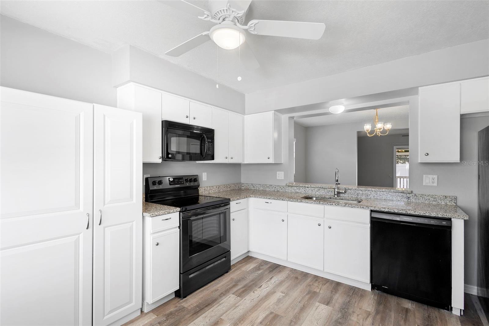 Image 6 of 39 For 426 Green Spring Circle