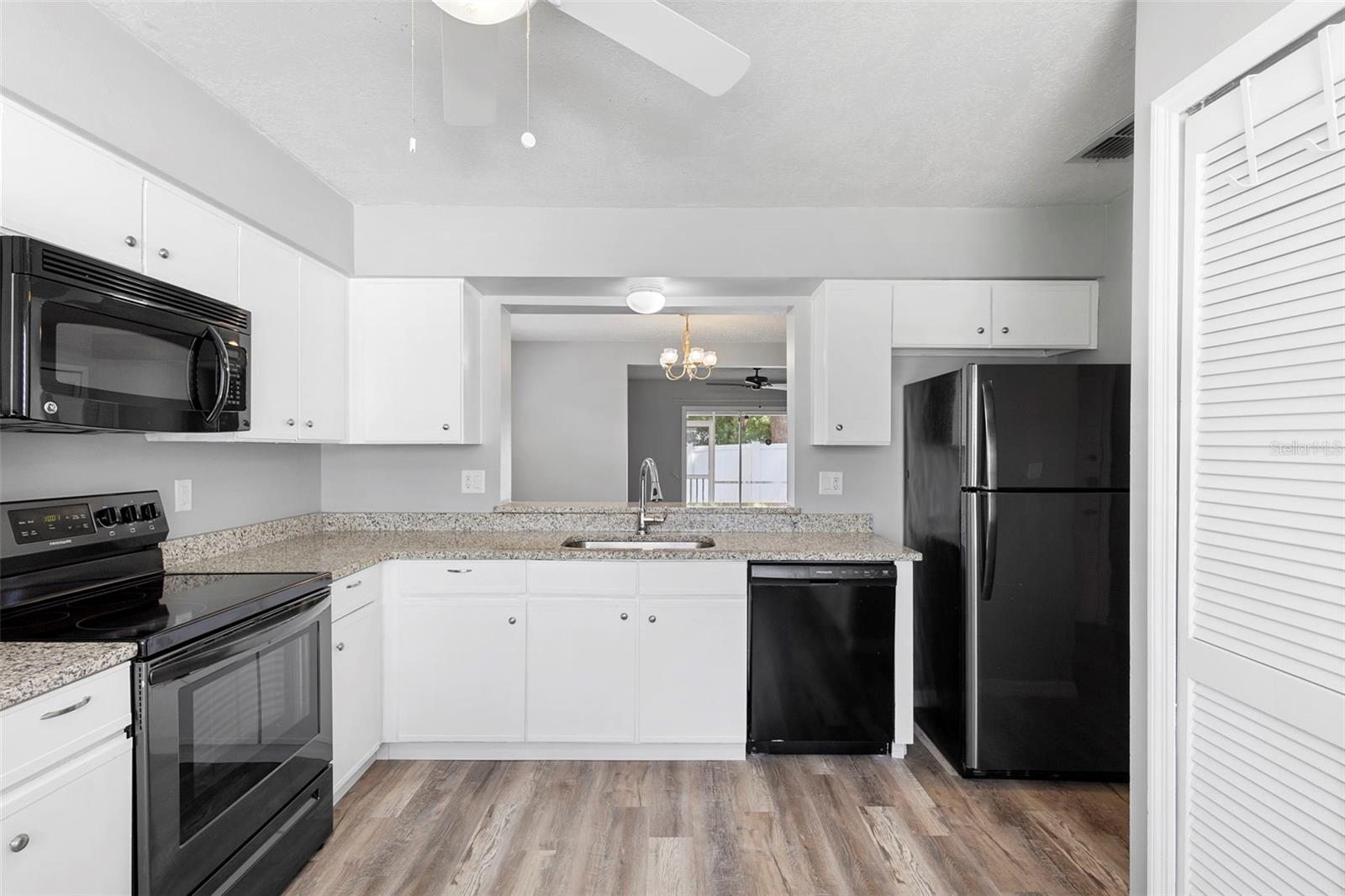 Image 7 of 39 For 426 Green Spring Circle