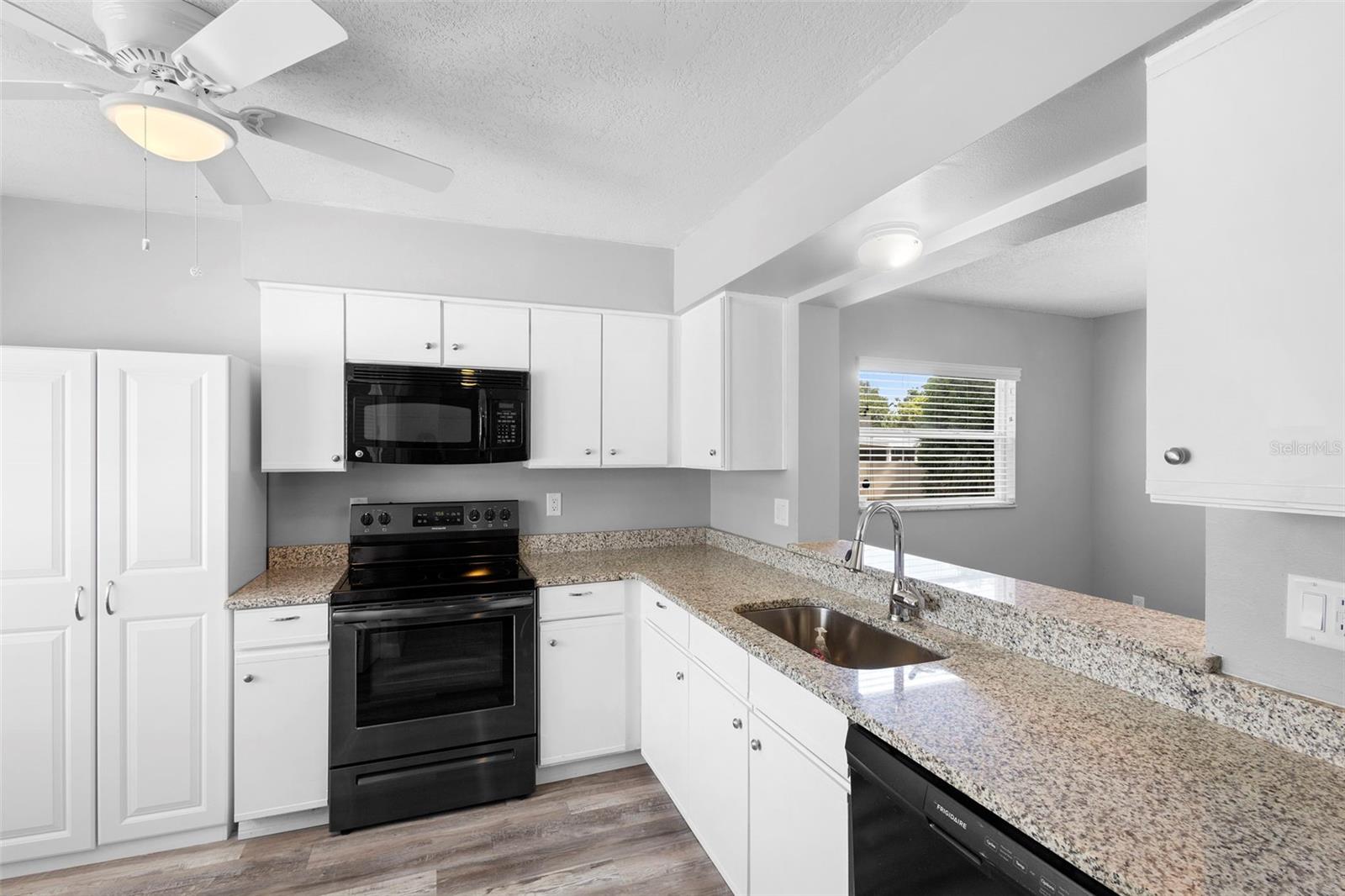 Image 8 of 39 For 426 Green Spring Circle