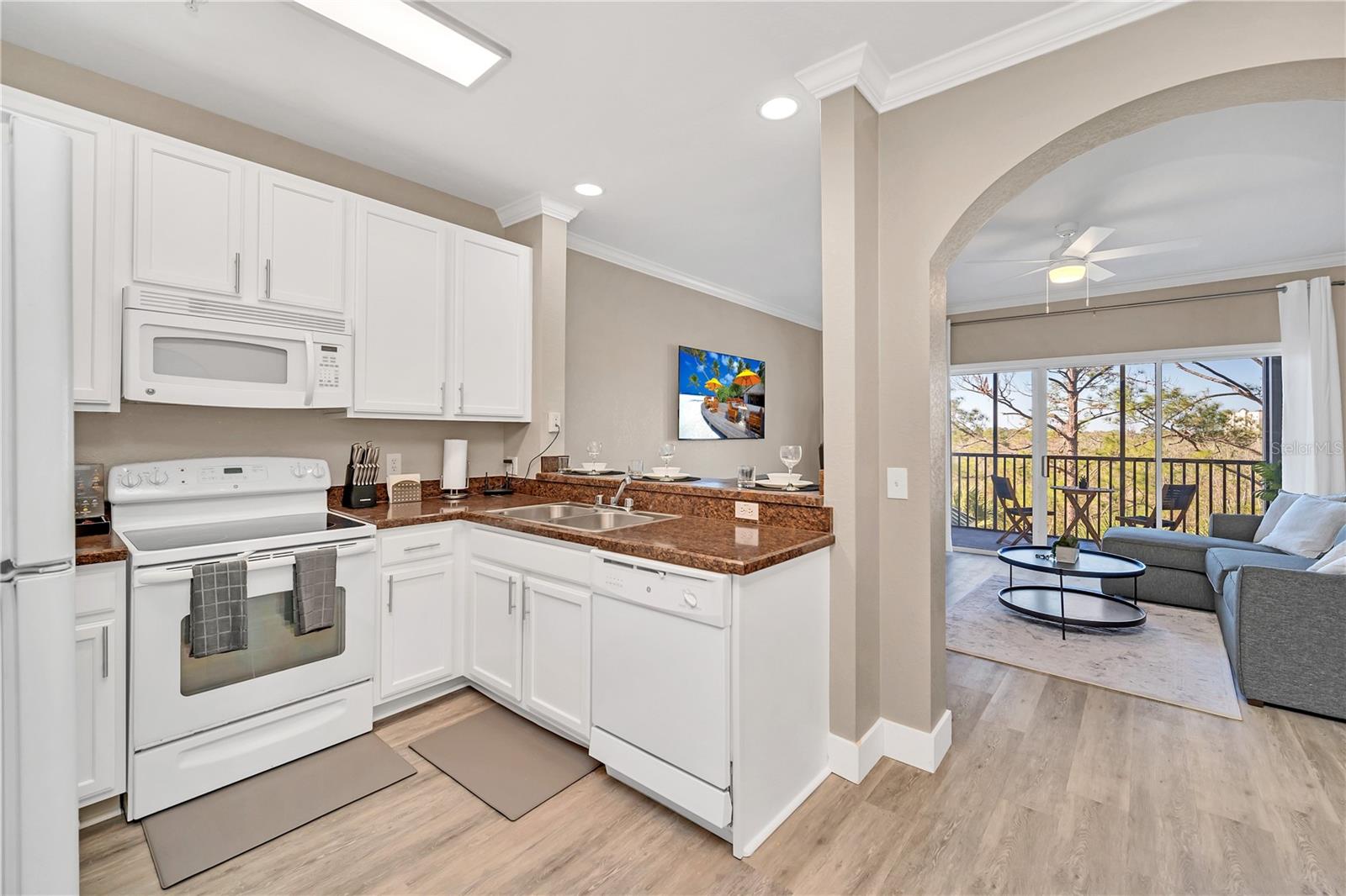 Image 4 of 28 For 14200 Avalon Road 325