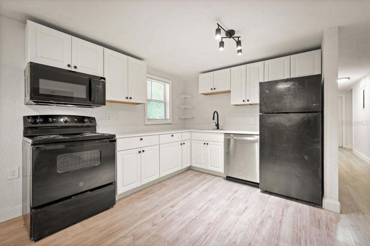 Image 11 of 28 For 7903 New Kings Road