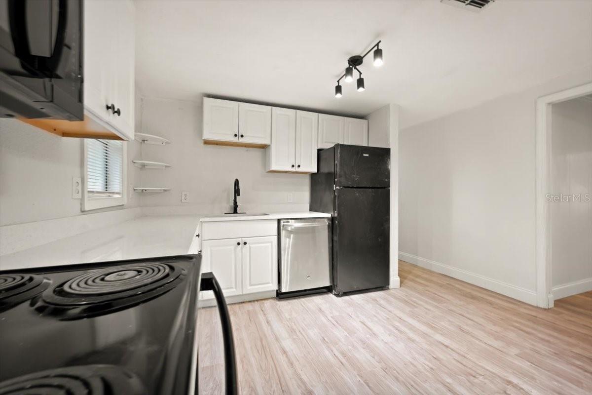 Image 14 of 28 For 7903 New Kings Road
