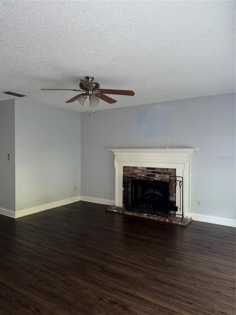 Image 6 of 30 For 493 Harvest Oak Court