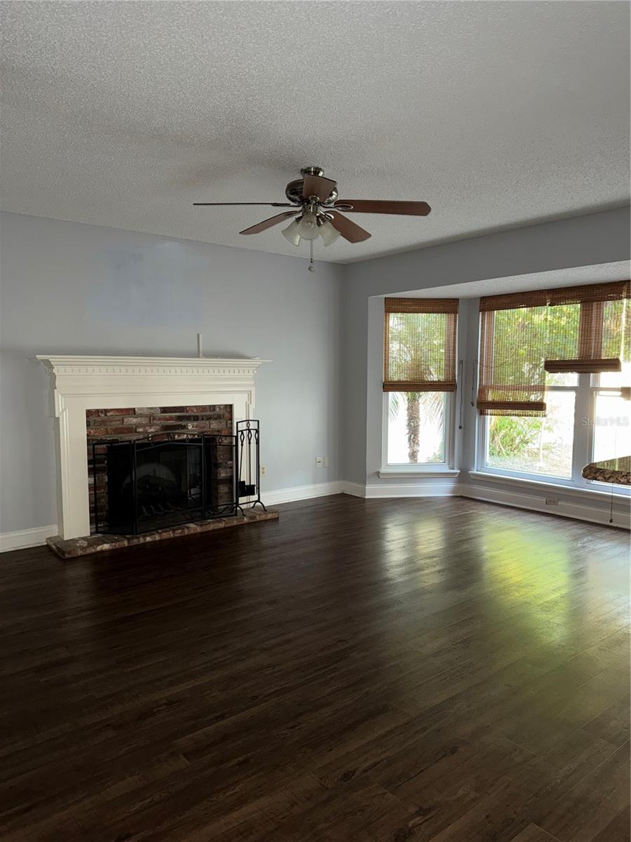 Image 7 of 30 For 493 Harvest Oak Court