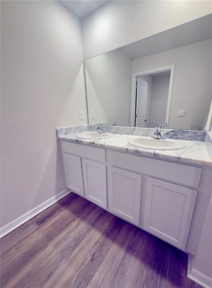 Image 13 of 22 For 11117 40th Avenue E