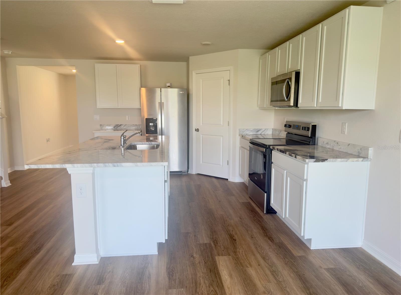Image 4 of 22 For 11117 40th Avenue E