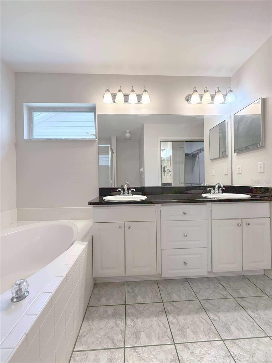 Image 23 of 38 For 1326 Hampshire Place Circle
