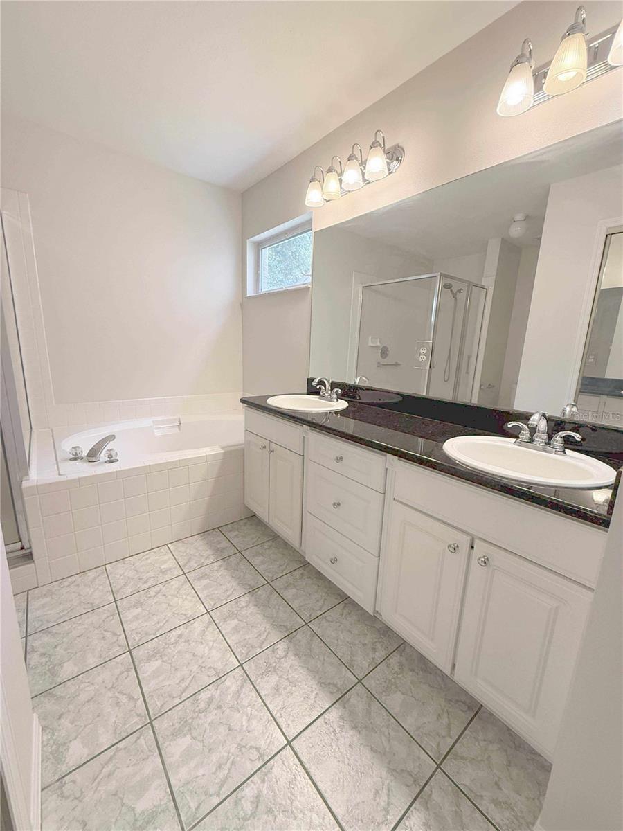 Image 29 of 38 For 1326 Hampshire Place Circle