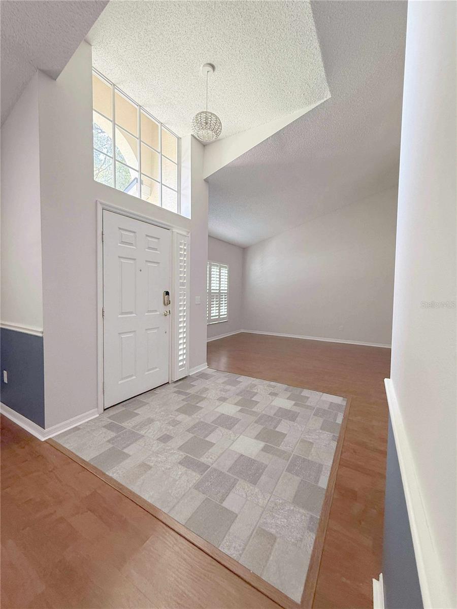 Image 4 of 38 For 1326 Hampshire Place Circle