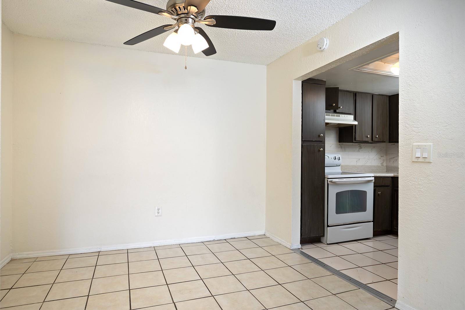 Image 4 of 17 For 954 Lake Destiny Road H