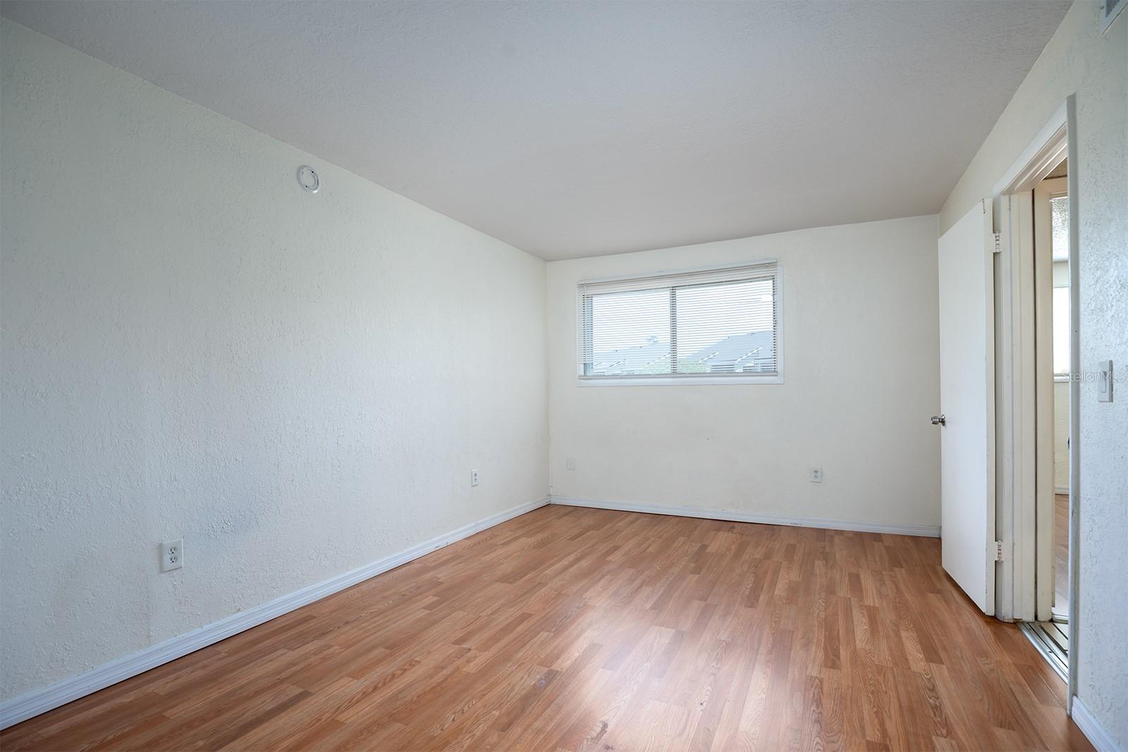 Image 8 of 17 For 954 Lake Destiny Road H