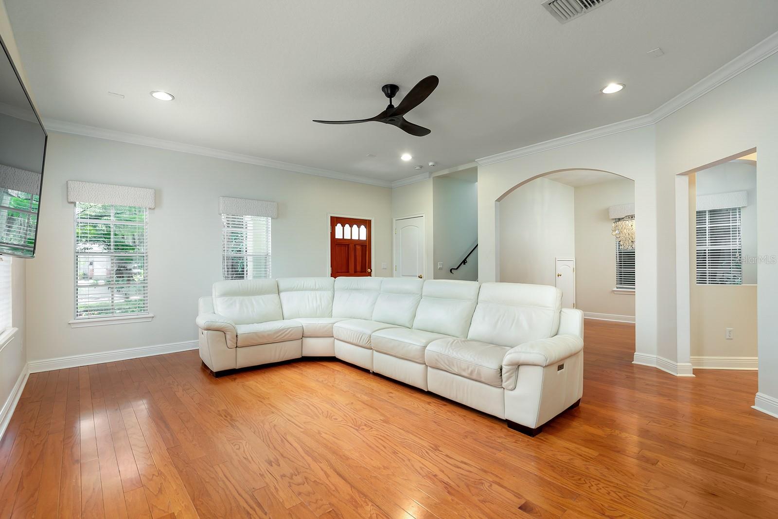 Image 7 of 44 For 820 Ellwood Avenue A