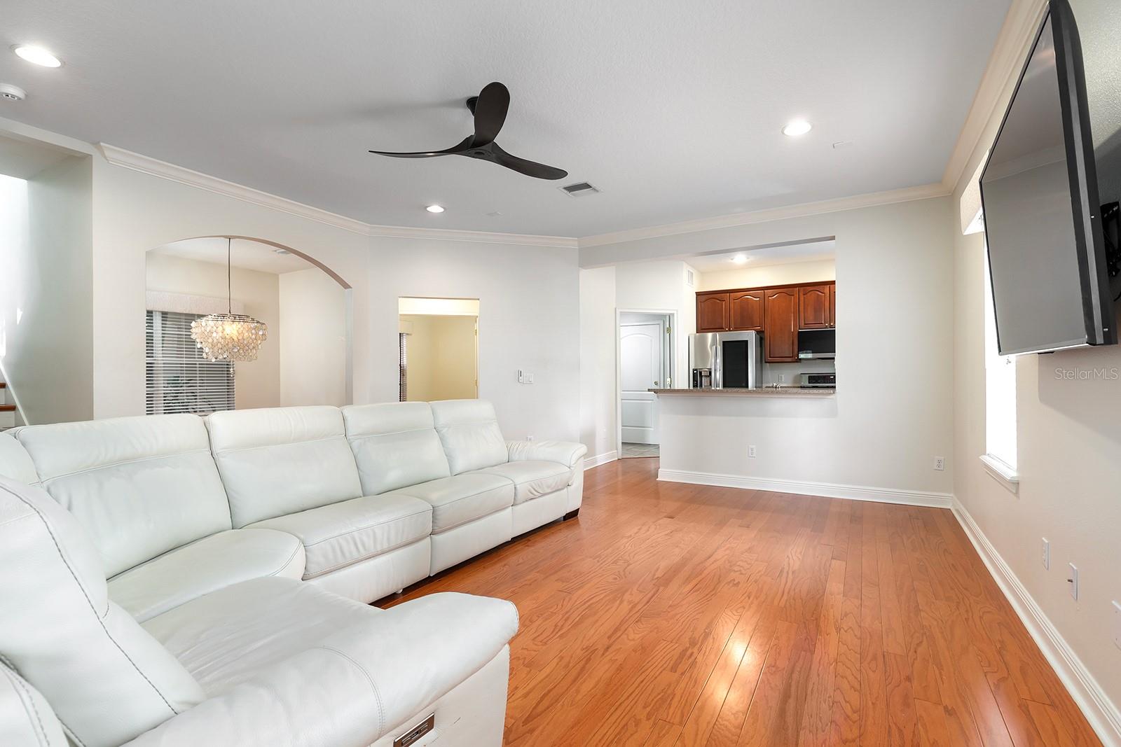 Image 9 of 44 For 820 Ellwood Avenue A