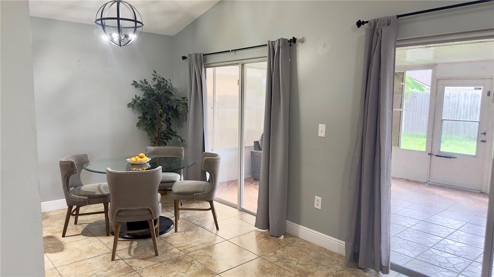 Image 3 of 16 For 11700 Cranbourne Drive