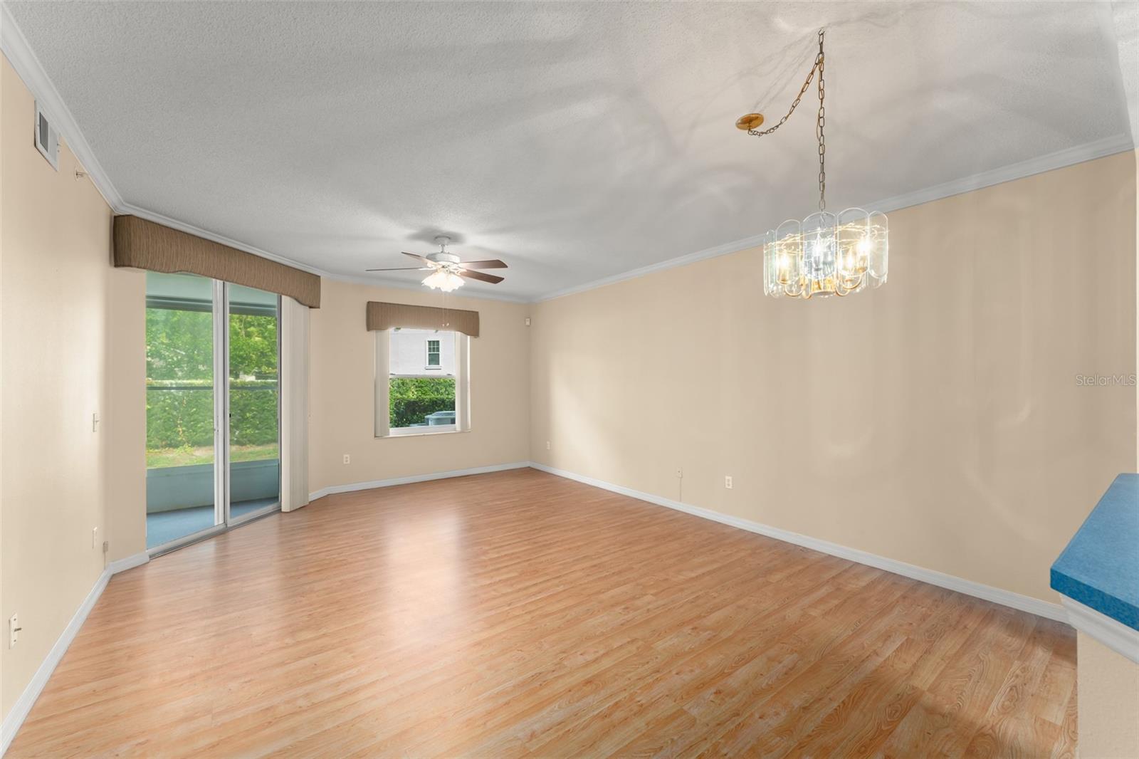 Image 11 of 31 For 640 Cranes Way 164
