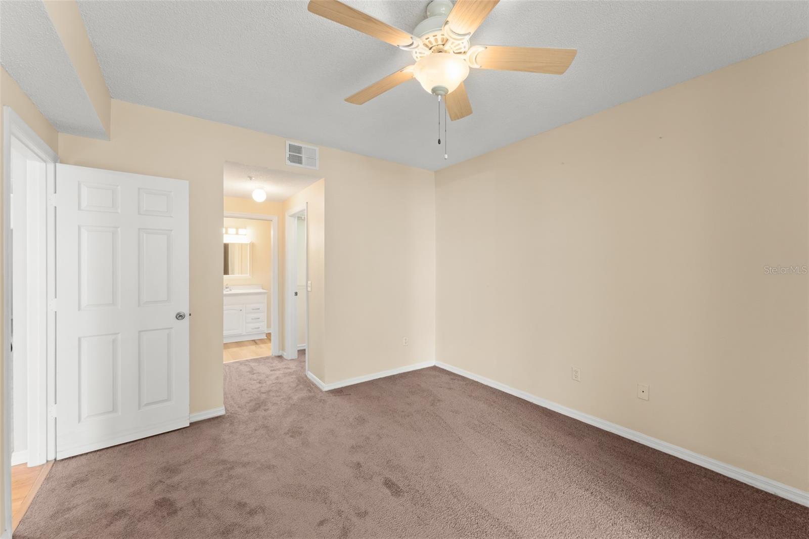 Image 17 of 31 For 640 Cranes Way 164