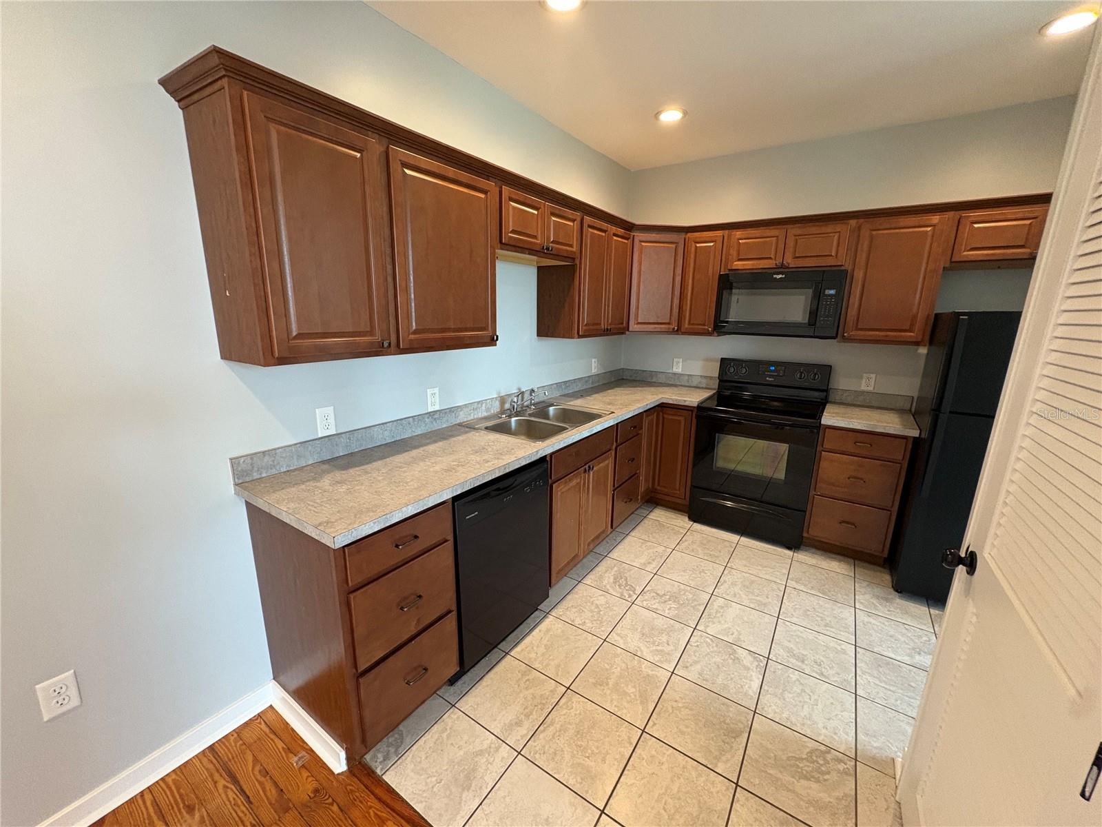 Image 3 of 10 For 131 Grove Street 202