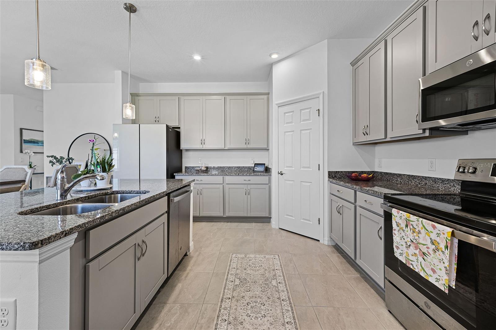 Image 8 of 35 For 33315 Rembrandt Lane