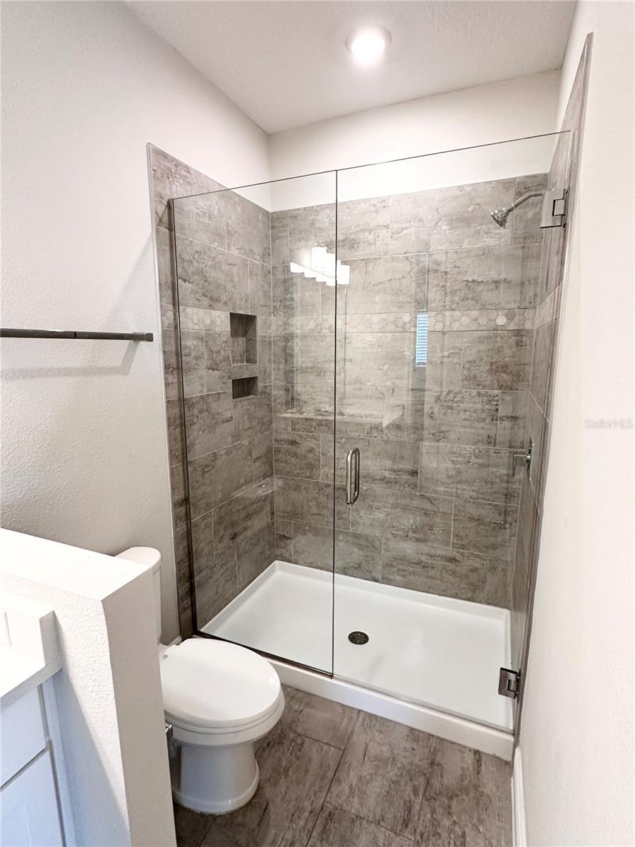Image 19 of 33 For 7121 Carrickbend Lane