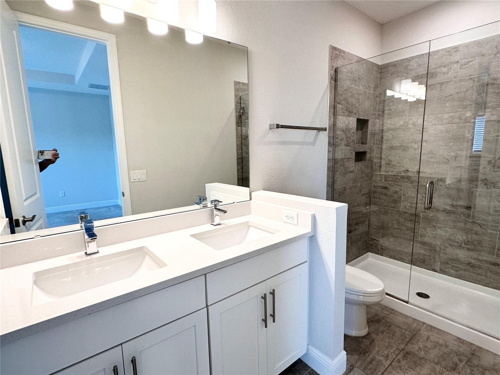 Image 20 of 33 For 7121 Carrickbend Lane