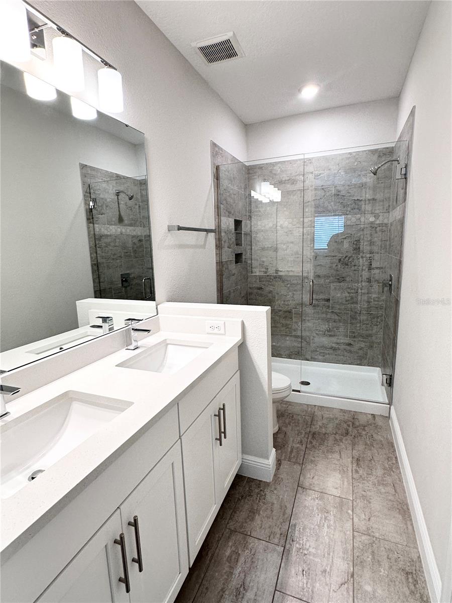 Image 23 of 33 For 7121 Carrickbend Lane
