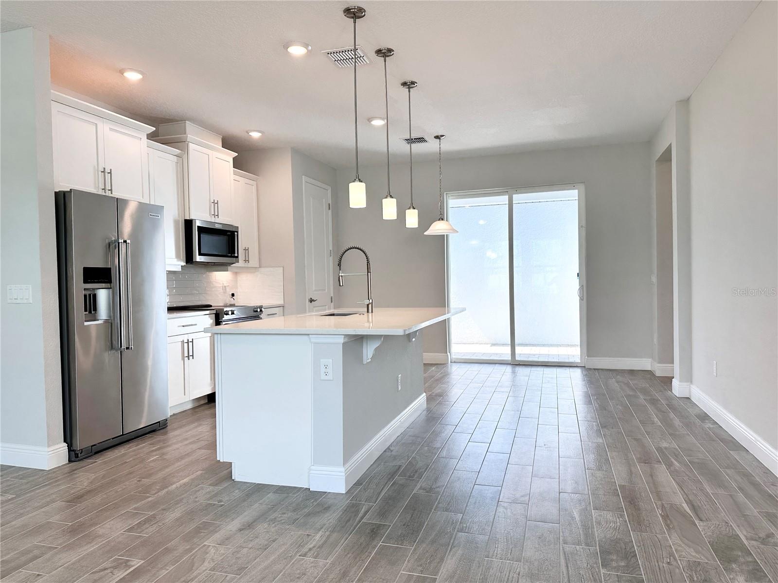 Image 3 of 33 For 7121 Carrickbend Lane