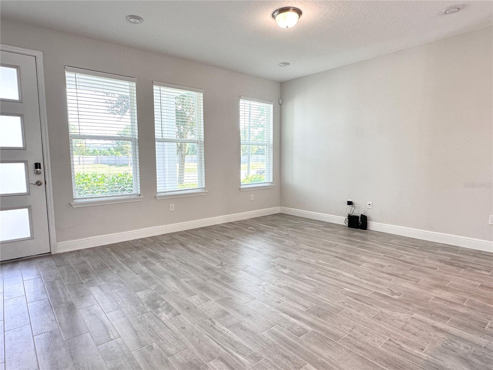 Image 7 of 33 For 7121 Carrickbend Lane