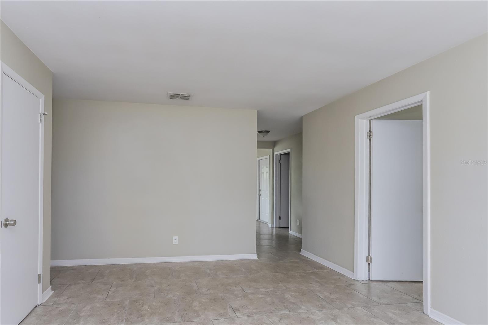 Image 4 of 16 For 2243 Trelaine Drive S
