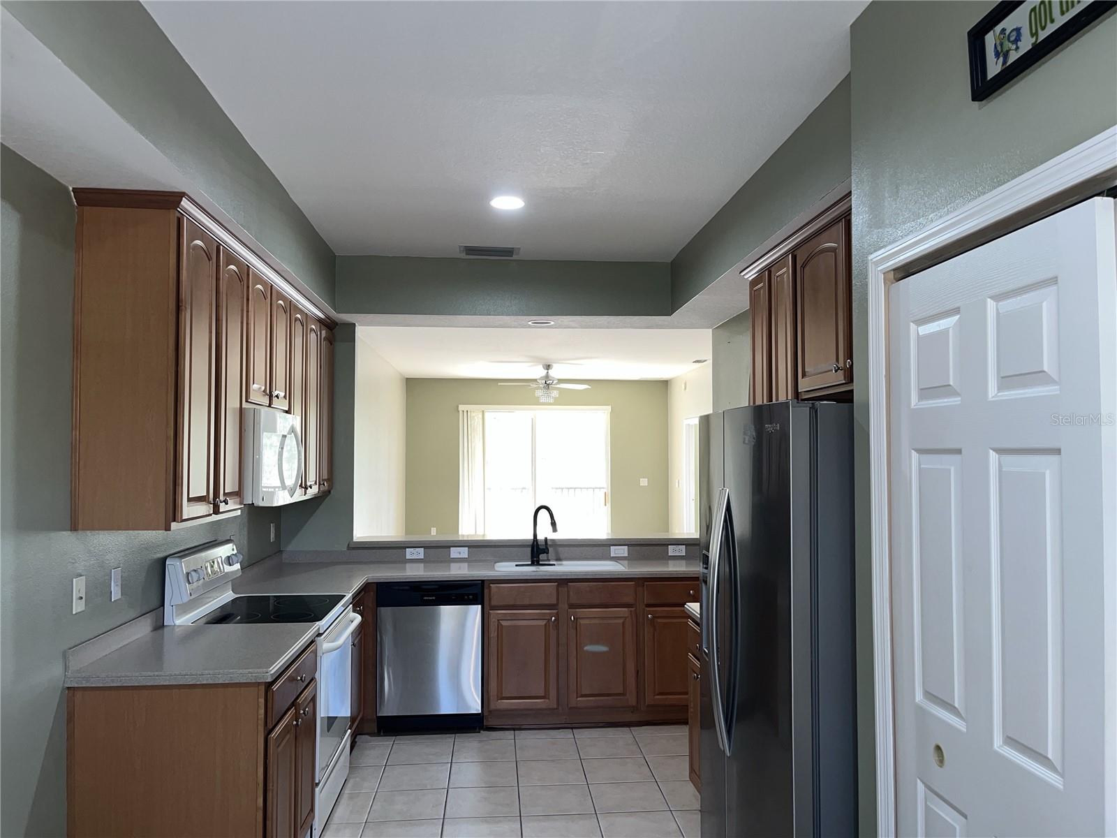 Image 8 of 26 For 9429 Myrtle Creek Lane 407