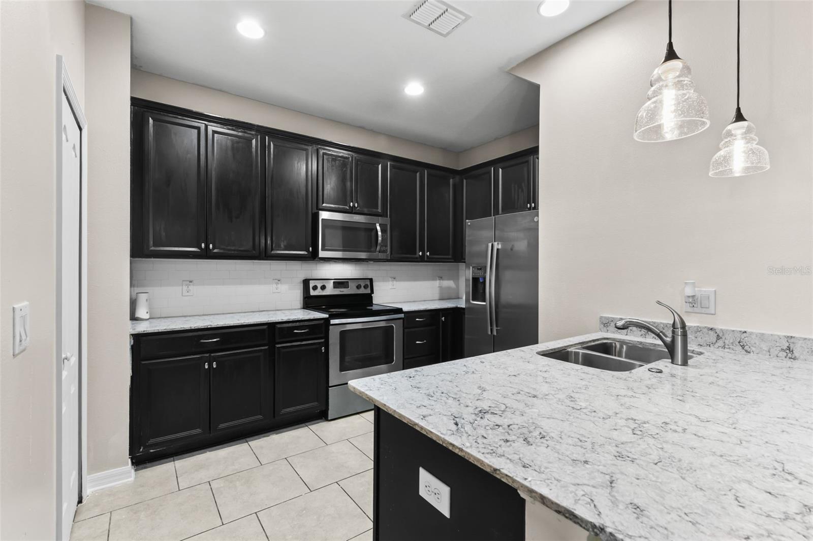 Image 18 of 52 For 17454 Chateau Pine Way