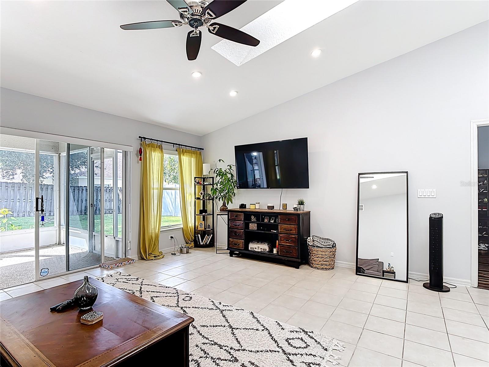 Image 16 of 52 For 13707 Ridgetop Road