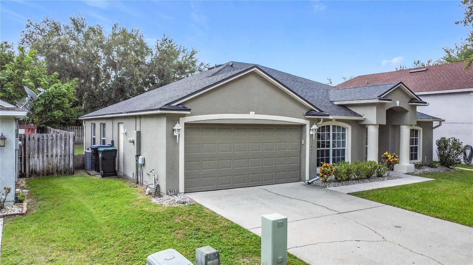 Image 2 of 52 For 13707 Ridgetop Road