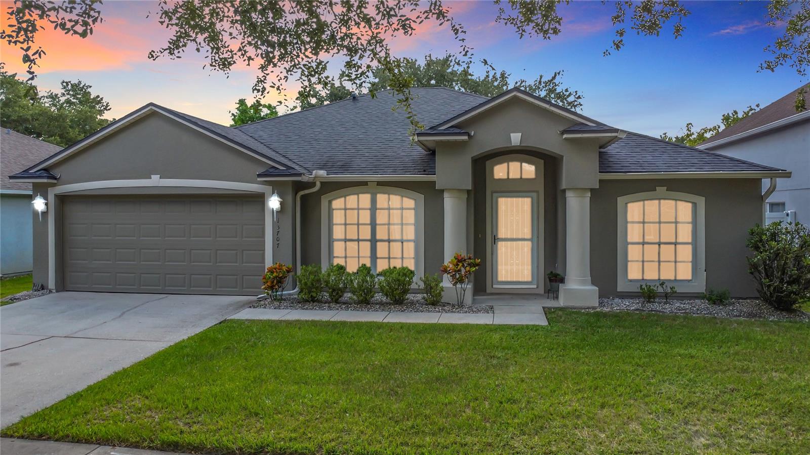 Image 3 of 52 For 13707 Ridgetop Road