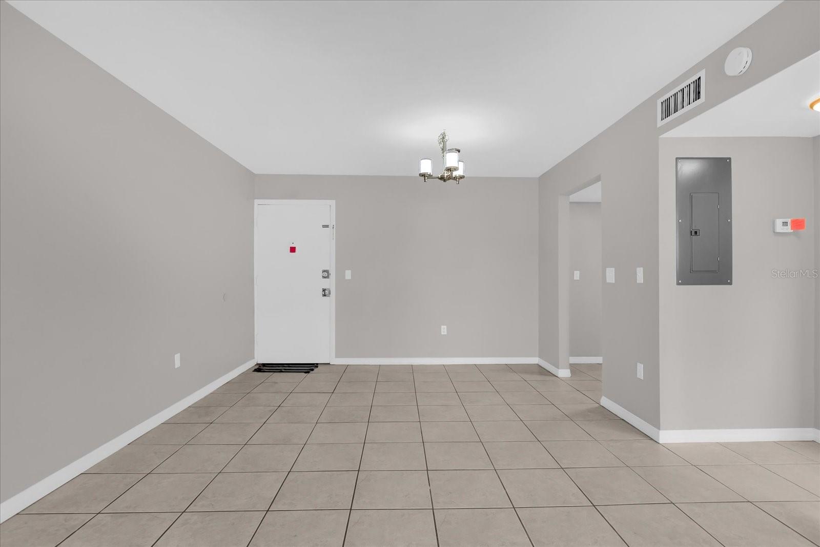 Image 10 of 25 For 942 Lake Destiny Road B