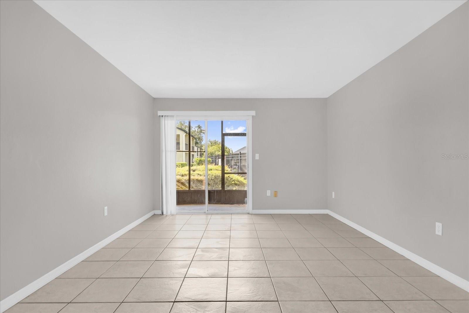 Image 11 of 25 For 942 Lake Destiny Road B