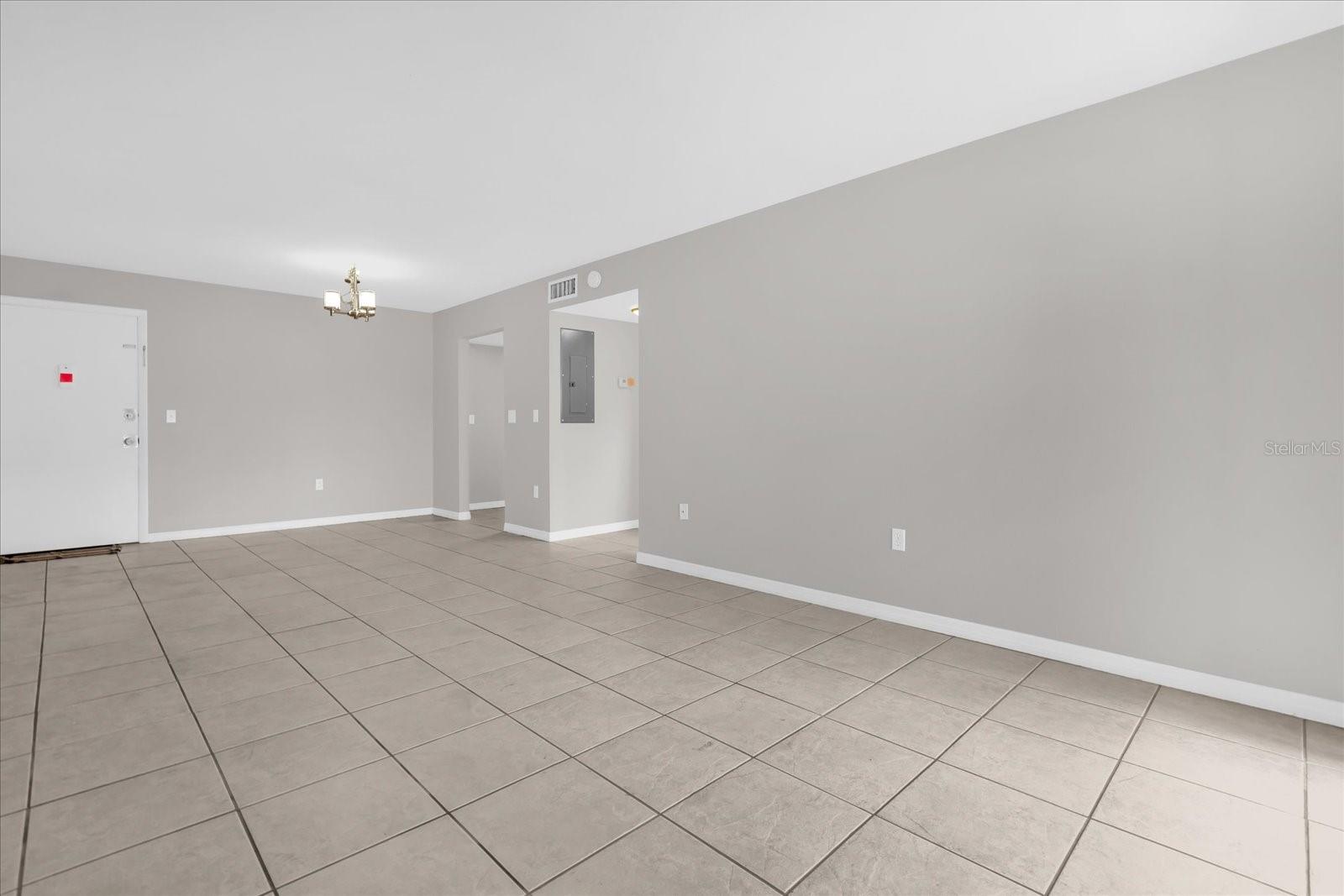 Image 12 of 25 For 942 Lake Destiny Road B