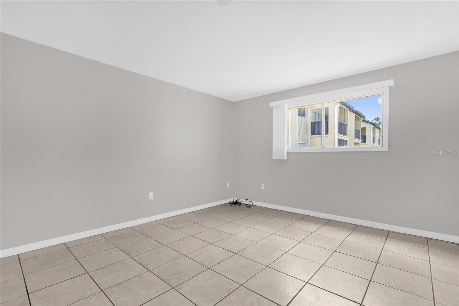 Image 13 of 25 For 942 Lake Destiny Road B