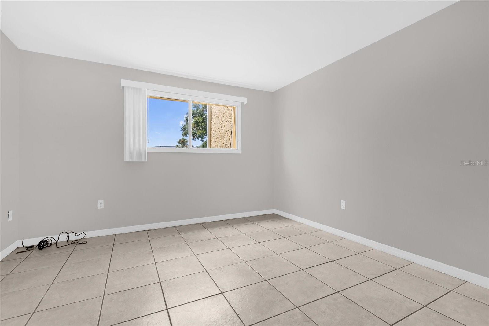Image 15 of 25 For 942 Lake Destiny Road B
