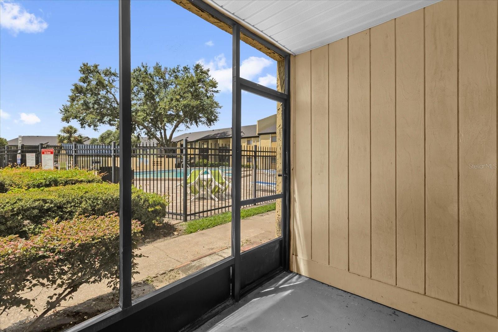 Image 18 of 25 For 942 Lake Destiny Road B