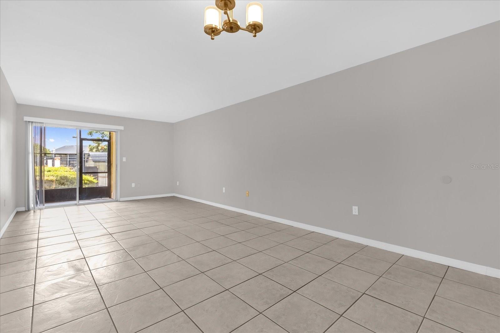 Image 5 of 25 For 942 Lake Destiny Road B
