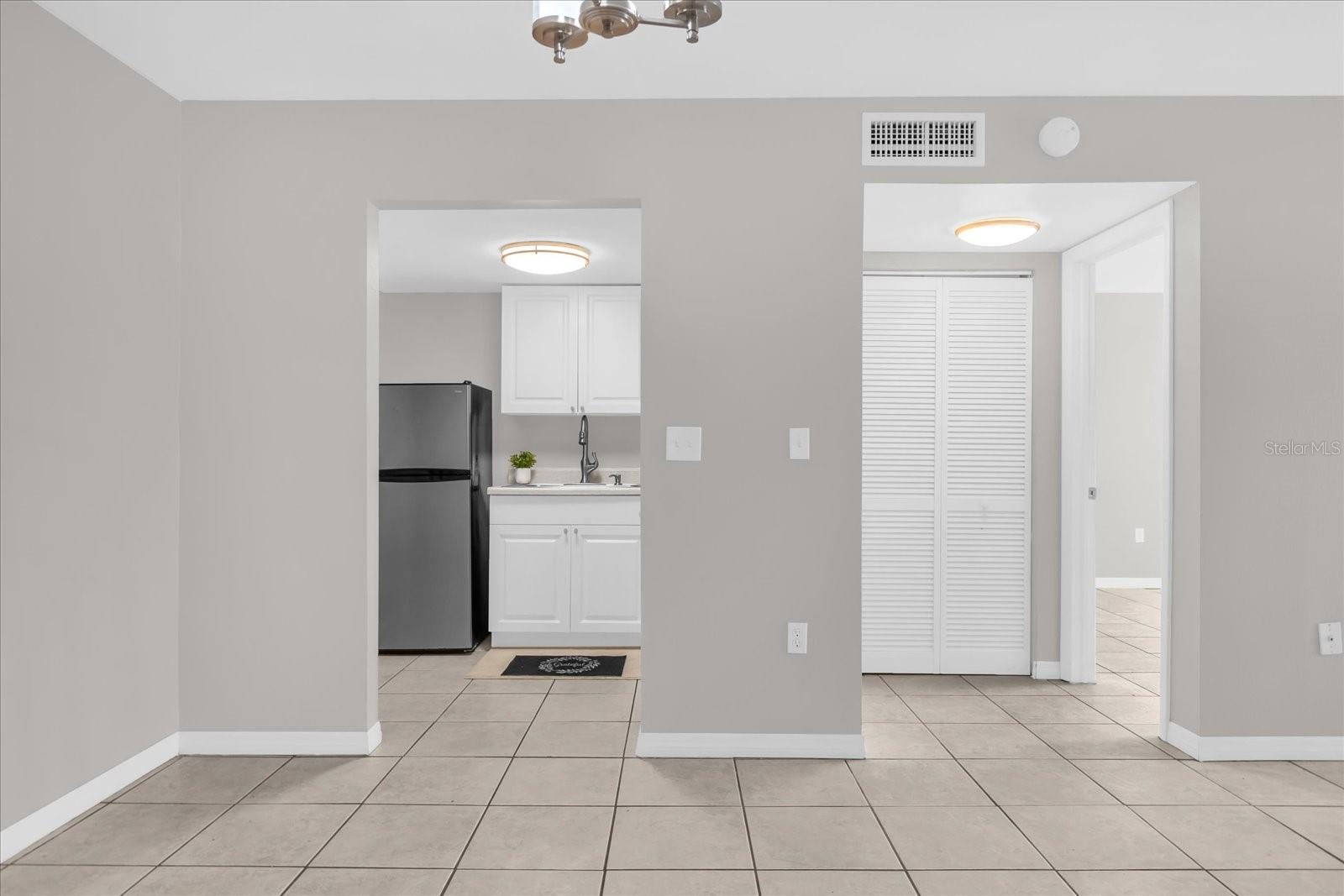 Image 6 of 25 For 942 Lake Destiny Road B